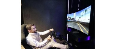 LGD showcased a new 48-inch flexible film-quality OLED screen with sound effects, showing the principle of screen sound technology